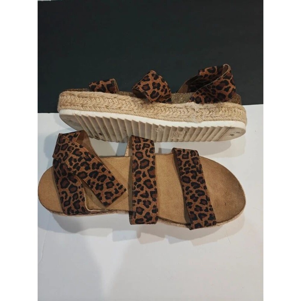 Time and Tru leopard print espadrille platform sandals - Size 8